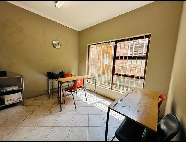 1,219M² INVESTMENT FOR SALE IN SUNNINGHILL